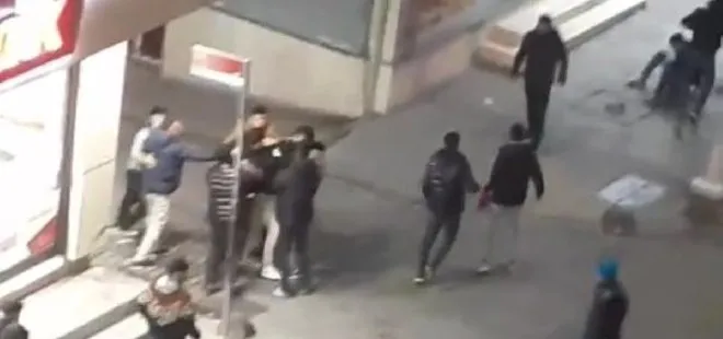 Yumruklar havada uçuştu! Sultangazi'de mahalle kavgası