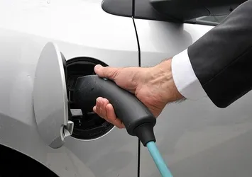 Türkiye'de elektrikli araç şarj istasyonu sayısı 11 bini aştı