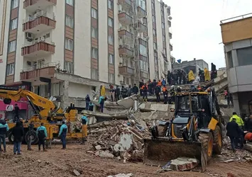 Gaziantep'te 51 kişiye mezar olan Furkan Apartmanı'nda çileden çıkaran olay! 1 kolon hayatlarını kararttı