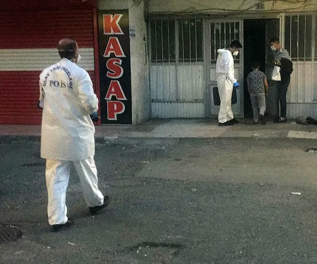 Gaziantep'te bir genç yarı çıplak halde 5. kattan düştü - 4