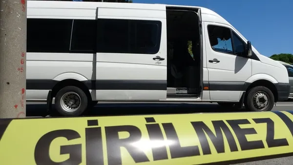orduda-kadin-yolcu-minibusun-acik-kapisindan-yola-dustu-saglik-durumu-kritik-1662896475110.jpg Ordu’da kadın yolcu minibüsün açık kapısından yola düştü! Sağlık durumu kritik - 1