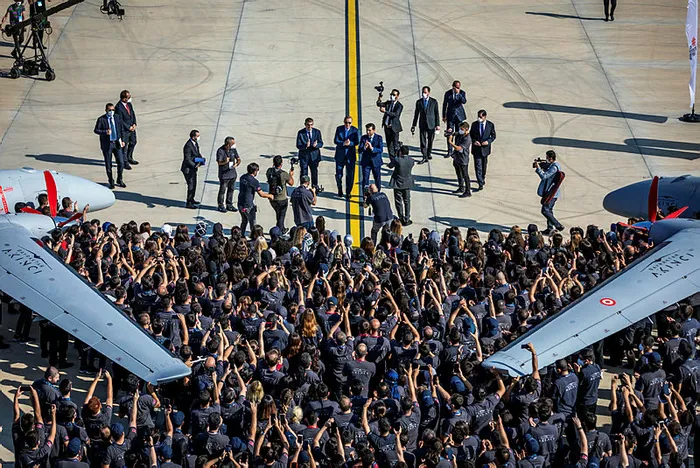 Son dakika: Bayraktar AKINCI TİHA’nın sırrını Selçuk Bayraktar paylaştı! Başkan Erdoğan’ın mesajı yazılımına eklendi