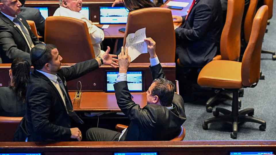 Trump katil İsrail’in meclisinde protesto edildi! İşte protesto anları