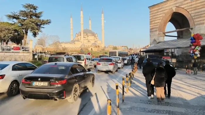 selimiye-camii-restorasyon-sonrasi-ziyarete-acildi-turistlerden-yogun-ilgi-1772396305885.jpg Selimiye Camii restorasyon sonrası ziyarete açıldı! Turistlerden yoğun ilgi - 2