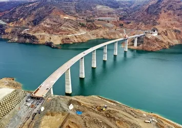 Ulaşım 25 dakika kısalıyor! Yusufeli'nin iki yakası buluştu