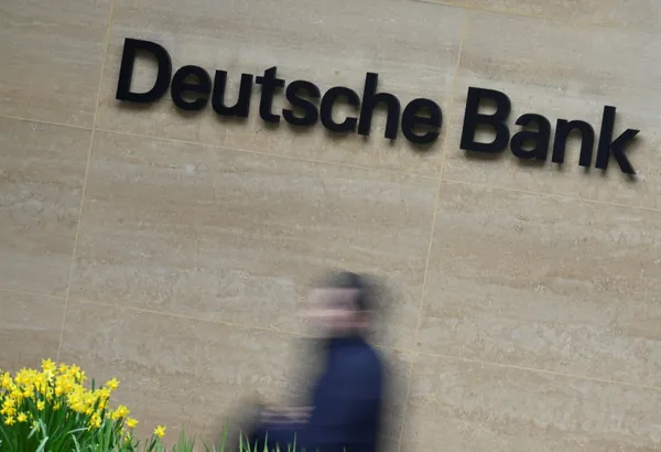Deutsche Bank’ın riski arttı hisseler çakıldı