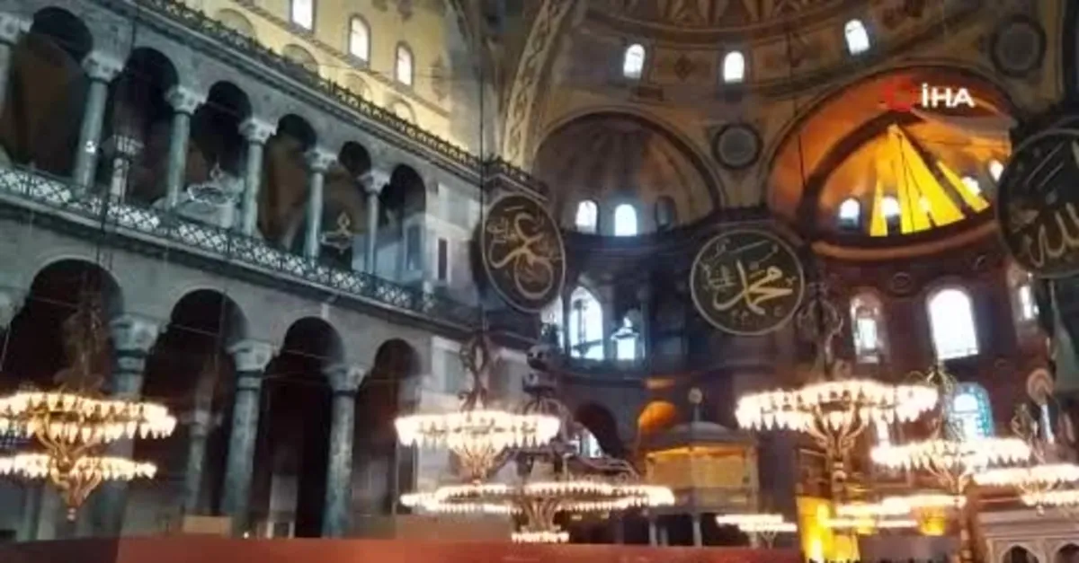Ayasofya Camii'nde dev iskele 7 yıl sonra kaldırıldı