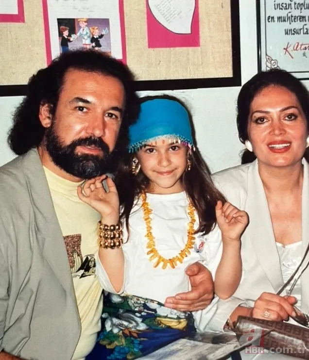 Türkan Şoray'ın güzeller güzeli kızına bakın! Yağmur Ünal'ın babası da oyuncuymuş! Meğer kendisi gibi... 17