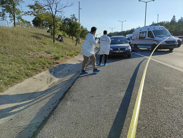 TEM'de feci kaza: Emniyet şeridinde duran otomobile çarpan motosiklet sürücüsü öldü - 3
