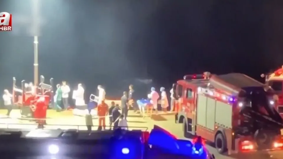 Çin’de turist tekneleri alabora oldu!