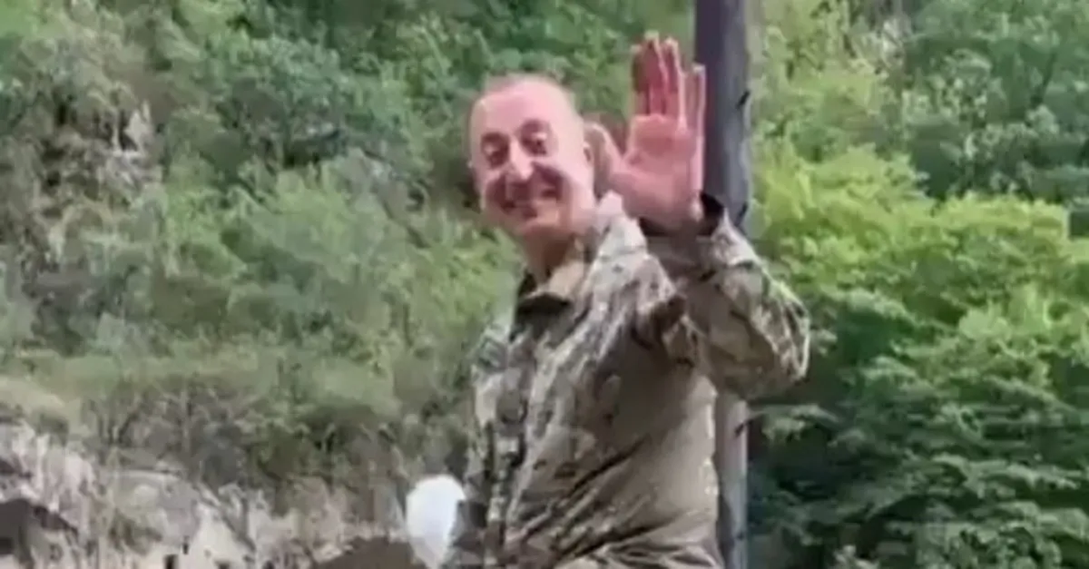 Azerbaycan Cumhurbaşkanı İlham Aliyev Kelbecer ve Laçın bölgelerini ziyaret etti