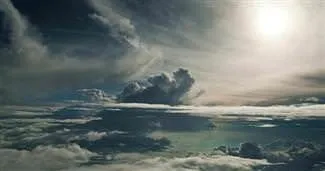 Bulutların arasında dolaşın