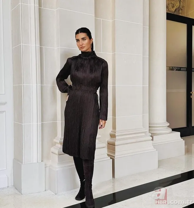 2 çocuk annesi Tuğba Büyüküstün'ün kızları ilgi odağı oldu! İkizlerinin son hali şaşırttı! Biri annesine çok benziyor... 6