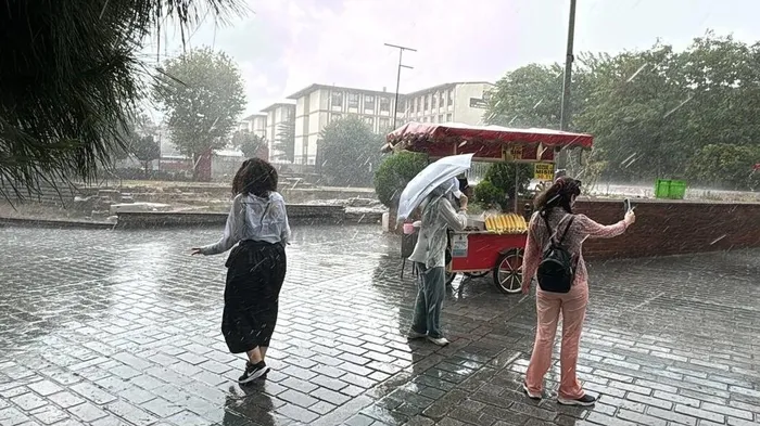 1724945950582.jpg İstanbul için kuvvetli sağanak yağış uyarısı! Meteoroloji'den tedbirli olun çağrısı | İşte 5 günlük hava durumu raporu - 2