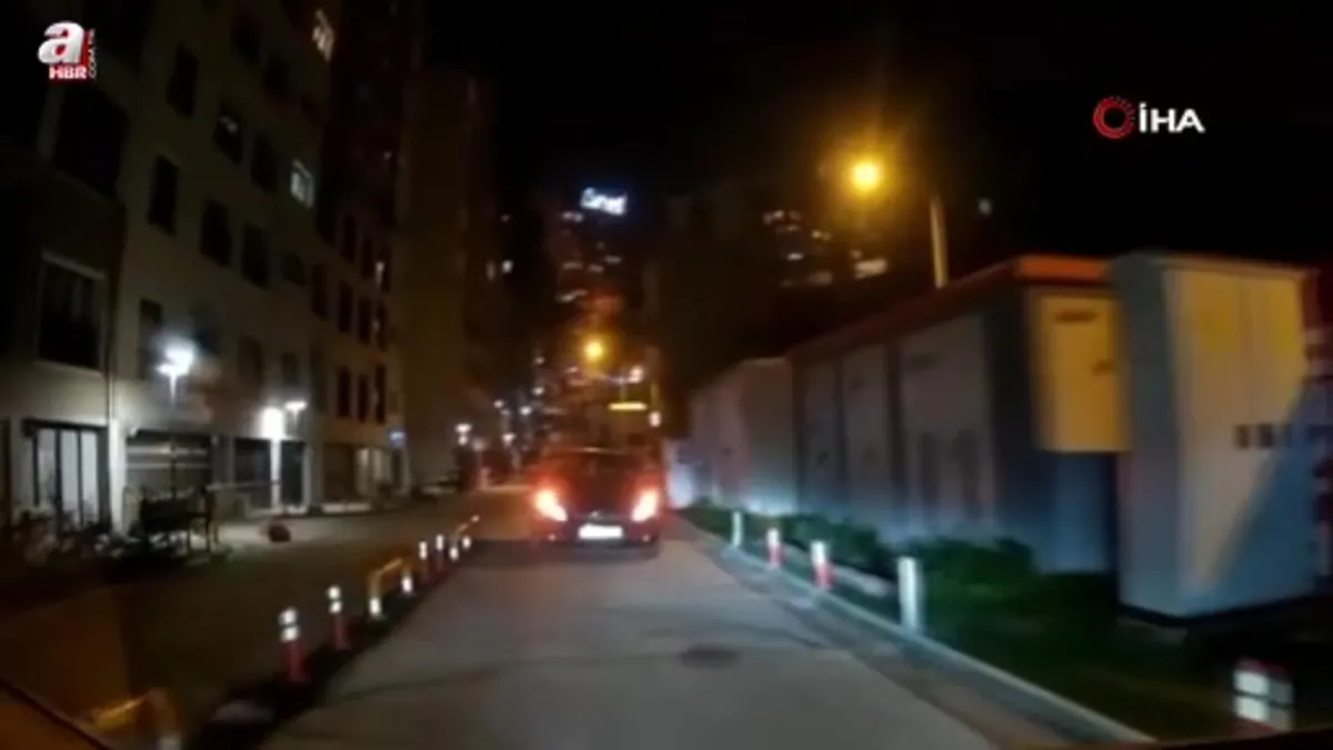 Kağıthane'de ters yöne giren sürücü bariyere çıkarak askıda kaldı