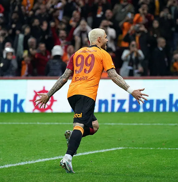 Galatasaray’dan geçit yok! Şampiyonluğa bir adım daha yaklaştı! Galatasaray 1-0 Başakşehir MAÇ SONUCU