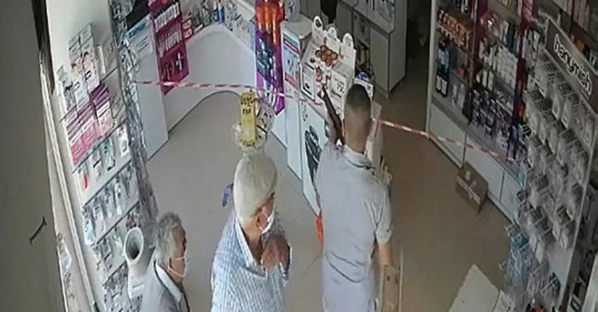 Eczanede pompalı dehşeti kamerada