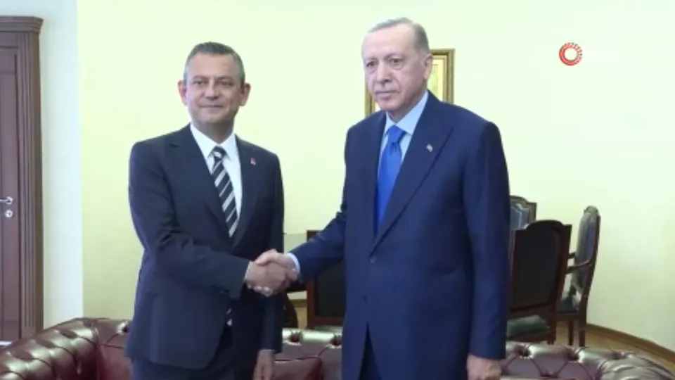 Başkan Erdoğan - Özgür Özel görüşmesi başladı! İşte CHP Genel Merkezi’nden ilk görüntüler