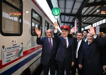 Ulaştırma ve Altyapı Bakanı Abdulkadir Uraloğlu'ndan müjde: Güneydoğu'ya iki yeni turistik hat | ‘Ankara-Diyarbakır’ ve ‘Ankara-Tatvan’