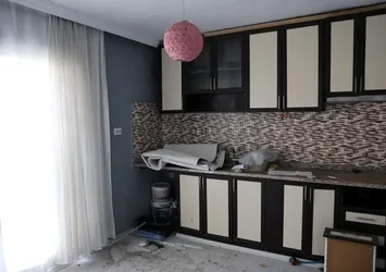 İzmir'de akılalmaz olay! 35 yıllık komşu duvarı kırdı bütün eşyaları çaldı