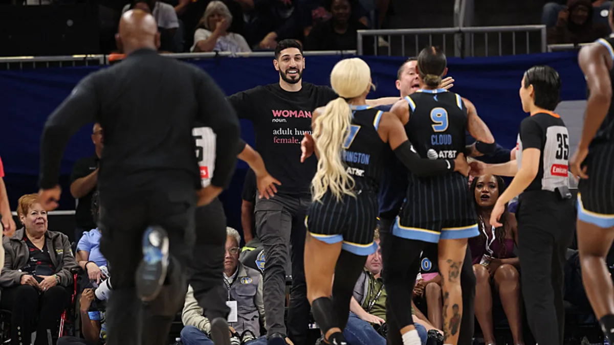 FETÖ firarisi Enes Kanter salondan atıldı! Kadın basketbolcularla birbirine girdi..