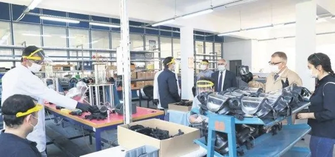 İşte dünyaya maske üreten o fabrika!
