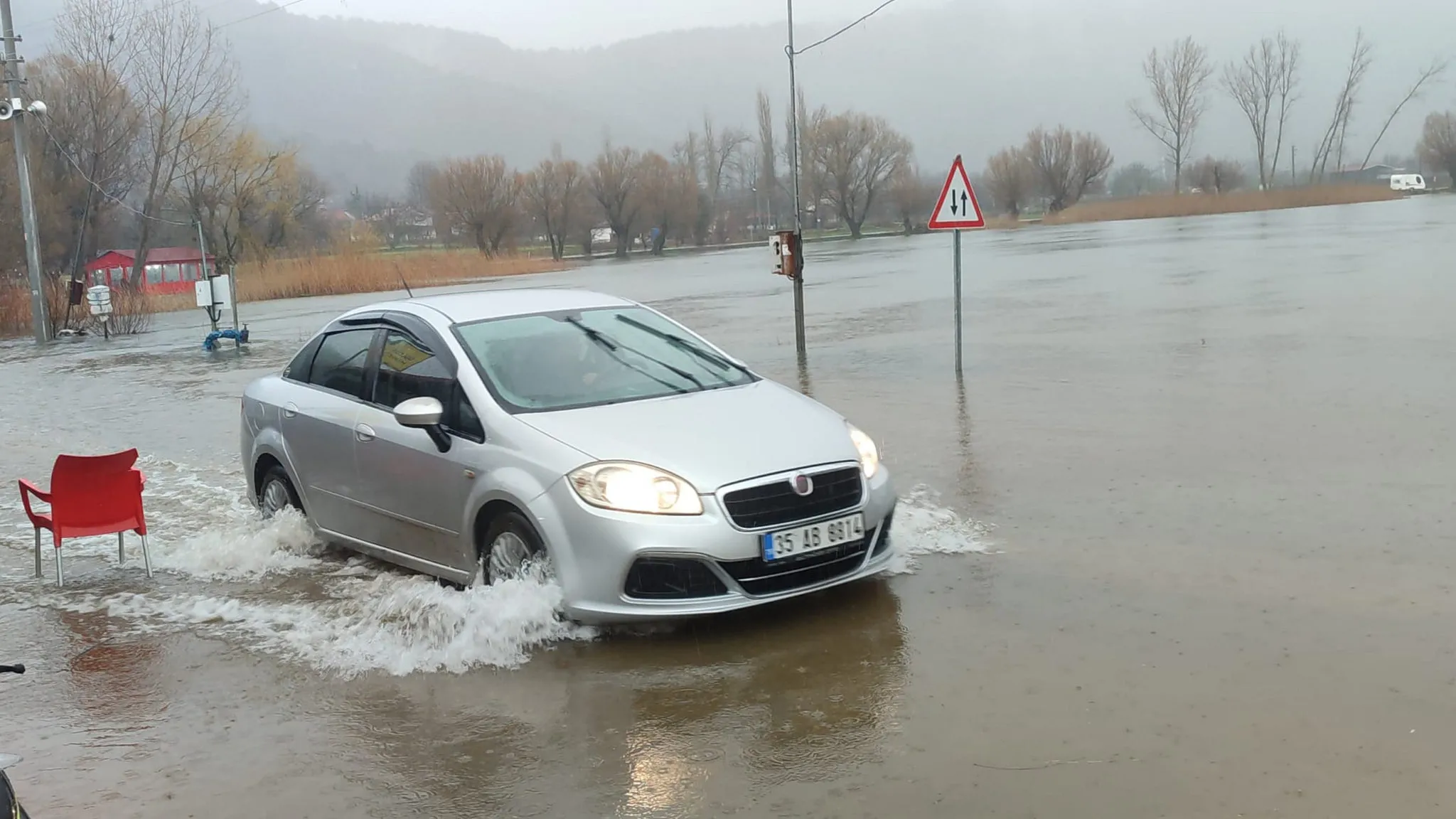 CANLI HAVA DURUMU | Meteoroloji'den sarı alarm! Dev yağış dalgası günlerce sürecek