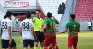 Mansur Çalar, Hekimoğlu maçında rakibine saldırdı