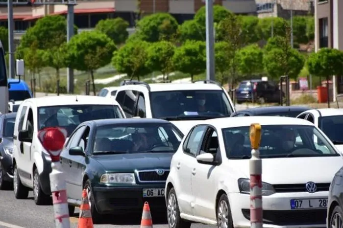 Muğla’da kısıtlama sona erdi, 4 kilometrelik kuyruk oluştu! - 2
