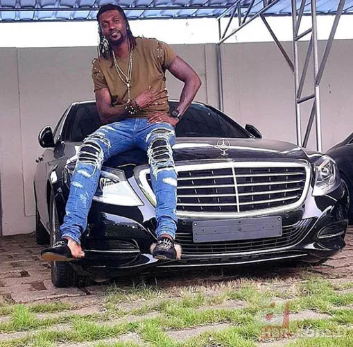 Adebayor’un araba koleksiyonu I İşte futbolcuların pahalı oyuncakları... 7