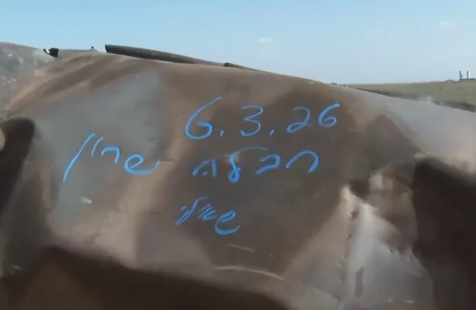 irandan-tel-avive-hipersonik-darbe-a-haber-goruntuledi-israil-bu-fuzeyle-vuruldu-1773341933475.jpg İran’dan Tel Aviv'e darbe! A Haber enkazı görüntüledi: İsrail bu füzeyle vuruldu - 4