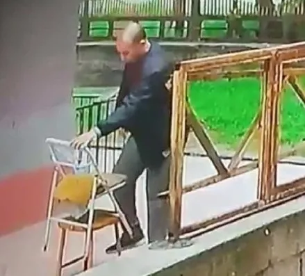 ankarada-bir-garip-hirsiz-taytlari-koklayip-calan-sapiga-cinsel-tacizden-suc-duyurusu-1651579433477.jpg Ankara’da bir garip hırsız! Taytları koklayıp çalan sapığa cinsel tacizden suç duyurusu - 3
