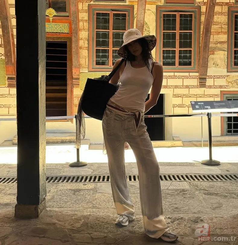 Irina Shayk İstanbul'da! Yerebatan Sarnıcı'ndaki pozu sosyal medyayı salladı 2