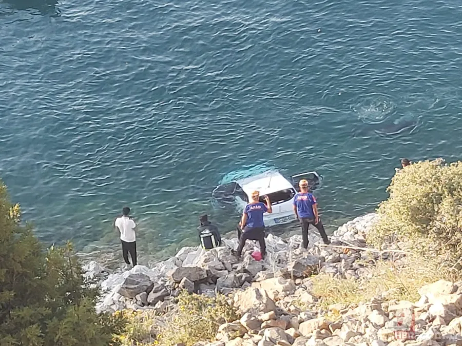 Van'da otomobil göle uçtu! Korkunç kazda 2 kişi can verdi 9