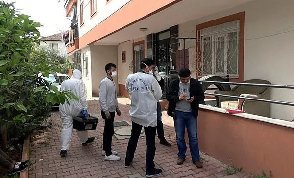 Antalya'da sevgilisini rahatsız eden arkadaşını ensesinden vurdu - 1