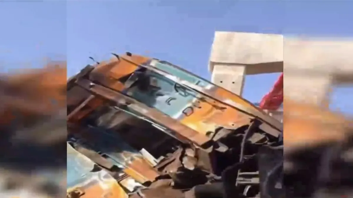 Vinç yolcu treninin üzerine devrildi