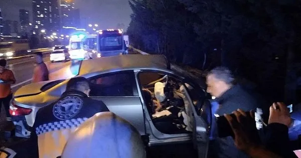 umraniyede-asiri-hizli-arac-minibuse-carpti-1-olu-2-yarali-1685326250321.jpg Ümraniye’de aşırı hızlı araç minibüse çarptı: 1 ölü, 2 yaralı - 1