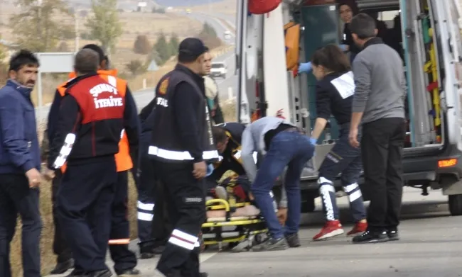 Oğullarını askeri birliğe götüren aile kaza yaptı: 2 ölü - 1