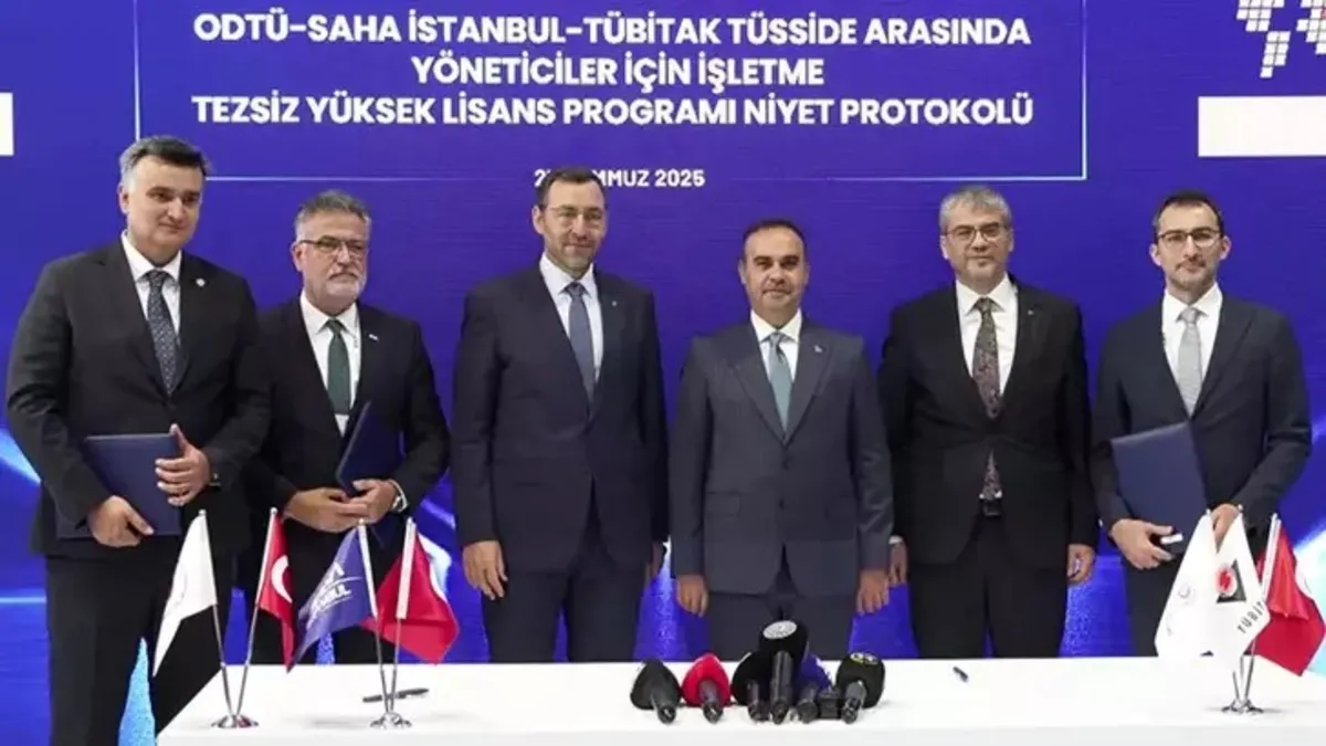 Bakan Kacır, IDEF 2025'e imza törenlerine katıldı