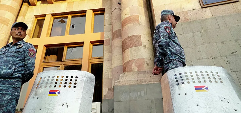 Son dakika: Azerbaycanlı yetkililer ile Karabağ'daki Ermenilerle görüştü