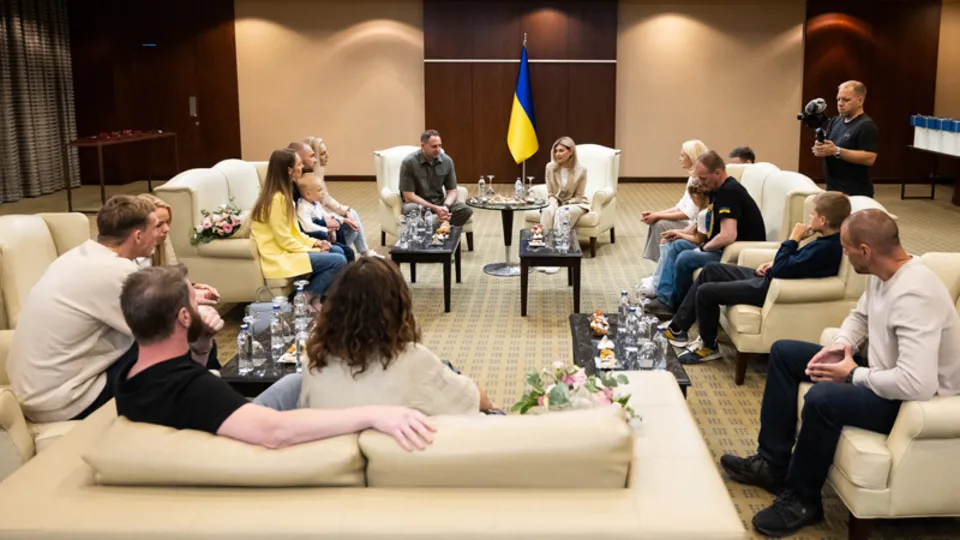 Zelenskiy'nin eşi Olena Zelenska esaretten kurtarılan Azov komutanlarını Türkiye'de ziyaret etti