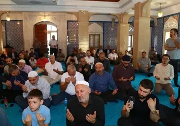 Karabağ'daki operasyonda şehit olan askerler için Bakü'de gıyabi cenaze namazı kılındı