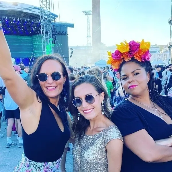 Finlandiya’nın parti düşkünü Başbakanı Sanna Marin’den skandal fotoğraf!