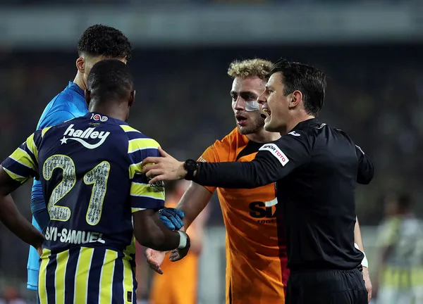 galatasaray-kadikoyde-cok-rahat-fenerbahce-0-2-galatasaray-mac-sonucu-1673201272689.jpg Galatasaray Kadıköy'de çok rahat! Fenerbahçe 0-3 Galatasaray (MAÇ SONUCU) - 6