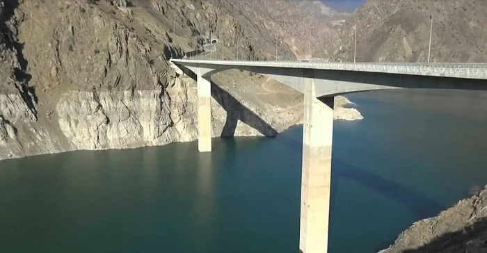 Artvin'deki Deriner Barajı'nın suları çekildi! Köy ortaya çıktı - 6