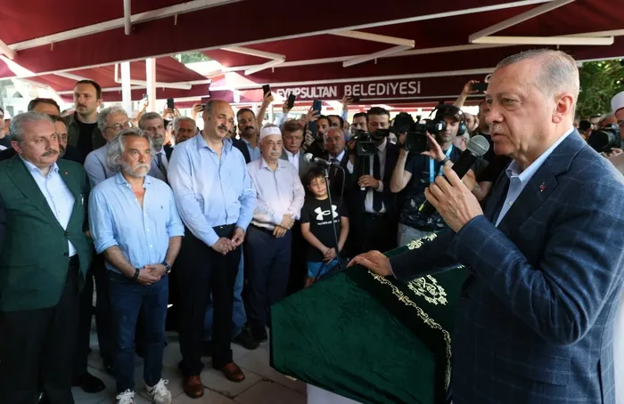 Usta edebiyatçı Rasim Özdenören’e son veda: Cenaze törenine Başkan Erdoğan da katıldı