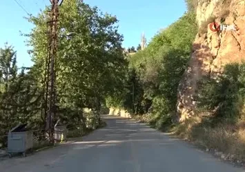 Cadde ortasında elektrik akımına kapıldı