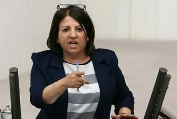 meral-aksenerden-diyarbakir-gazini-alan-iyi-partililerin-dili-cozuldu-hdp-kapanirsa-bize-oy-verecekler-1674850537136.jpeg Meral Akşener'den 'Diyarbakır' gazını alan İYİ Partililerin dili çözüldü: "HDP kapanırsa bize oy verecekler" - 4