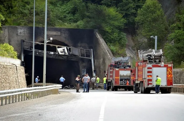 Bolu’da tiner yüklü  TIR tünel girişine çarptı: 5 ölü
