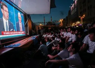 Yıldırım ve İmamoğlu'nun ortak yayınına gazeteciler ve vatandaşlardan yoğun ilgi!